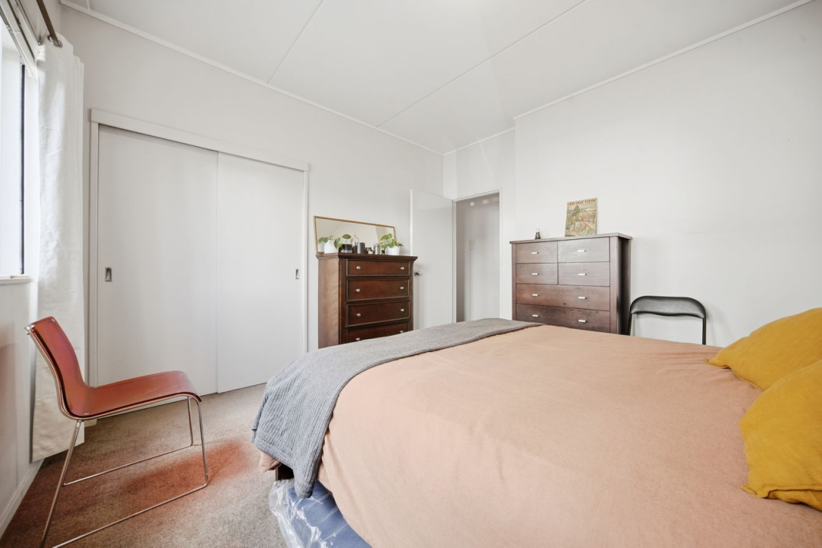 Auckland Girls Grammar school zone, 88m2 Freehold 2 beds 1 bath 1 car park apartment, with a brick and weatherboard exterior, The bathroom features a separate bath and shower, and has been recently refreshed, including new heating and an automatic ventilation system. close to CBD, Newmarket, Mt Eden, motorway access, 2B/40 Charlotte Street, Eden Terrace, Auckland