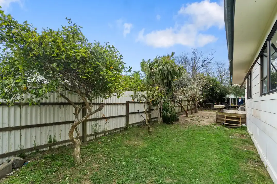For rent, 3 beds 1 bath house, Available Now, 1/20 Burundi Avenue, Clendon Park, Auckland