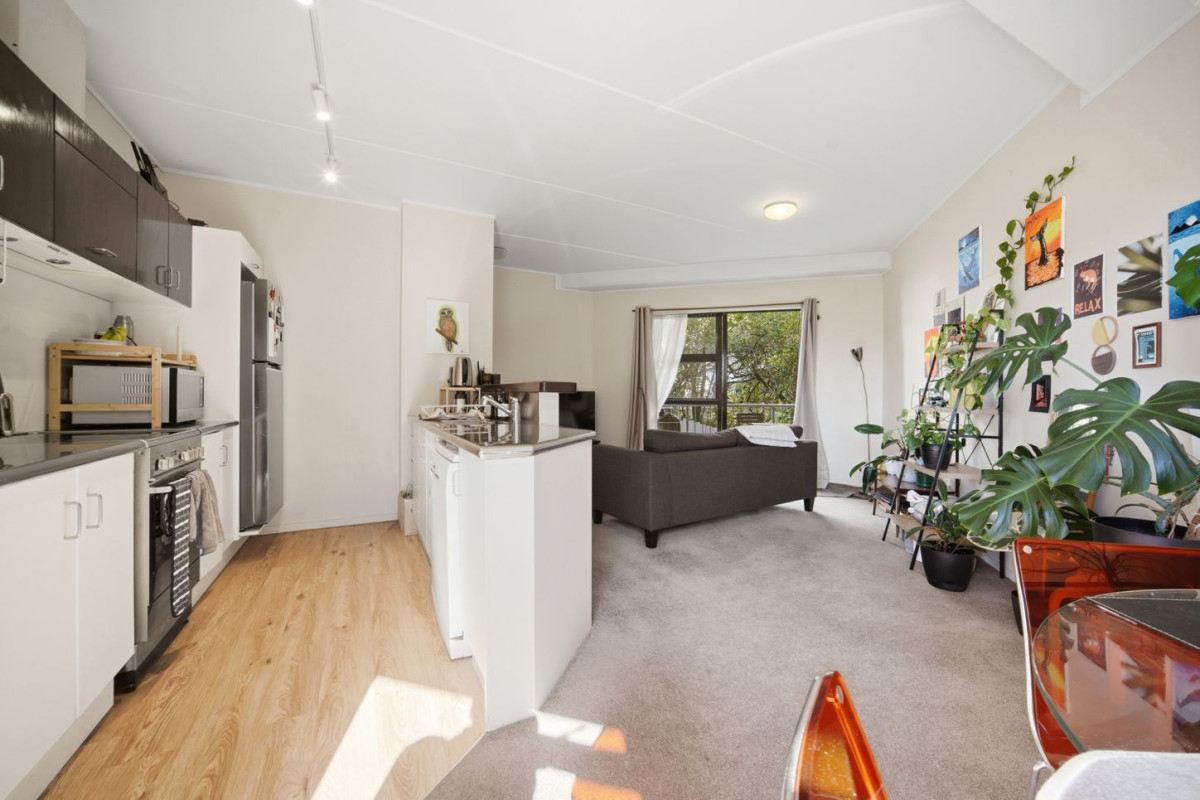 Auckland Girls Grammar school zone, 88m2 Freehold 2 beds 1 bath 1 car park apartment, with a brick and weatherboard exterior, The bathroom features a separate bath and shower, and has been recently refreshed, including new heating and an automatic ventilation system. close to CBD, Newmarket, Mt Eden, motorway access, 2B/40 Charlotte Street, Eden Terrace, Auckland