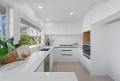 Must sell, Rangitoto College zone, 865 m2 with Sea views, 190m2 4 beds 2.5 baths house with double garage, Located within walking distance to Mairangi Bay village and beach, and zoned for Rangitoto College, Mairangi Bay School and Murrays Bay Intermediate, 355 East Coast Road, Mairangi Bay, Auckland