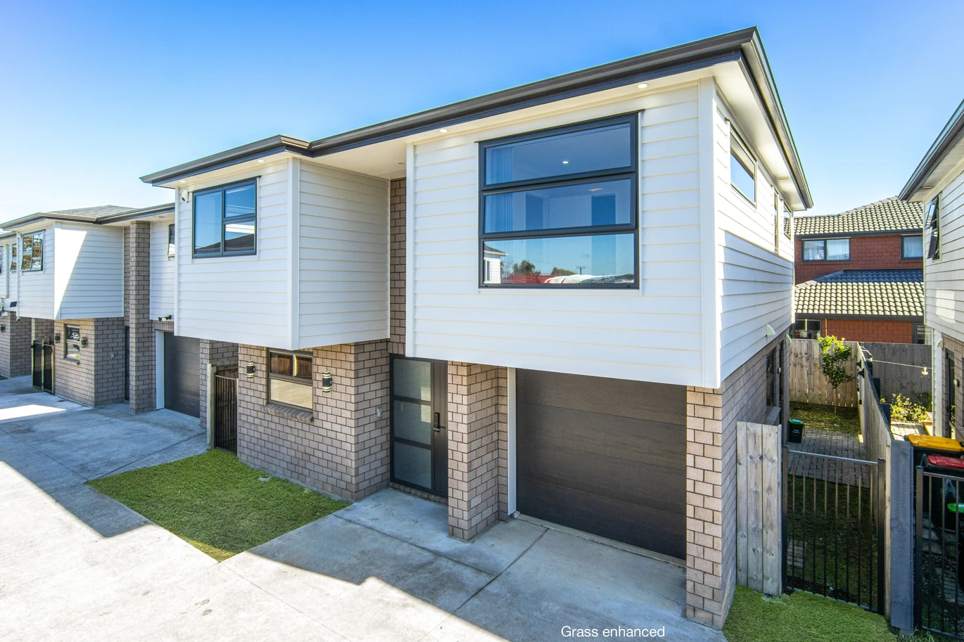 Standalone 4 beds 2.5 baths home with garage, close to schools, shopping centres, parks, easy motorway access, 52B Kimpton Road Papatoetoe, Auckland