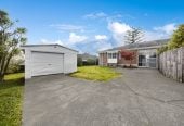 Renovated 3 beds 1 bath home with garage, just a short walk to highly sought-after Kaurilands Primary and Glen Eden Intermediate, while also being close to parks, cafés, Titirangi Village, and local amenities, 3/70 Kaurilands Road, Titirangi, Auckland