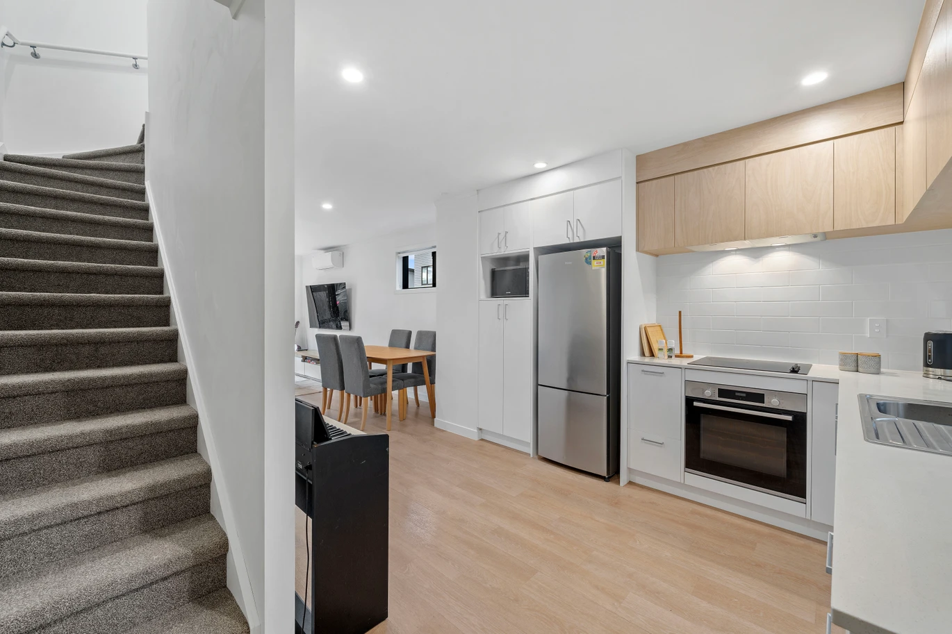 2 beds 1 bath home with car park, located just minutes from Mangere Bridge shops, local cafes, schools, parks, and motorway access, 3/3 Rimu Road, Mangere Bridge, Auckland