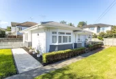 Move–in ready, Renovated 3 beds 1.5 bath house on 468m2 section, Royal Oak shopping centre and Three Kings Woolworths are close by. Iconic Monte Cecilia Park and One Tree Hill are nearby, easy motorway access, 1A Vagus Place, Royal Oak, Auckland