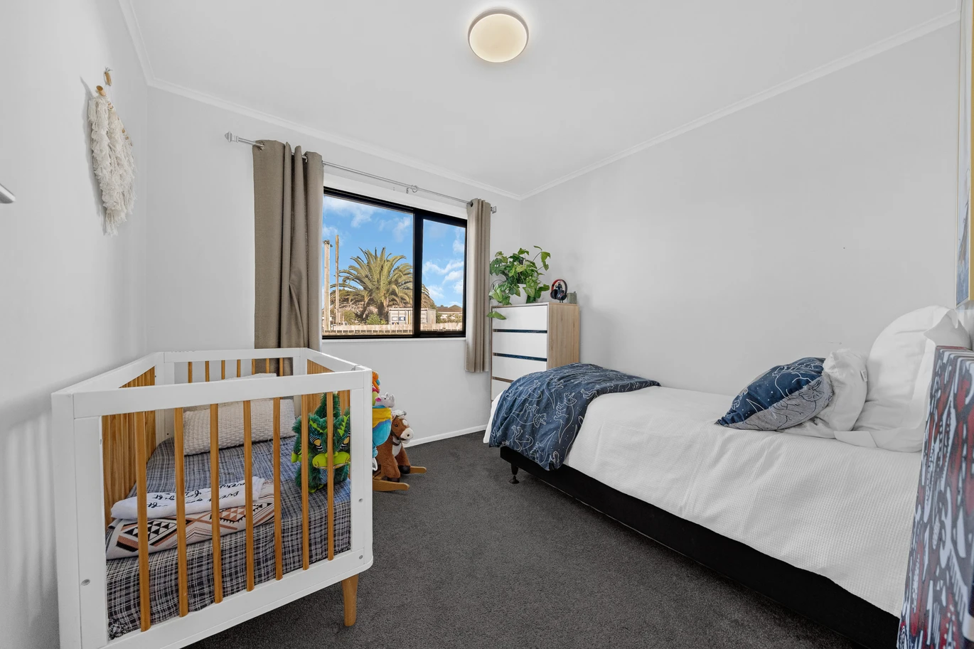 Vendors downsizing, Move-in ready, 3 beds 1 bath house with sleepout, Sunny outdoor entertaining area, Handy to Pakuranga Plaza, local schools, parks and transport, 1/20 Osprey Street Pakuranga,, Auckland