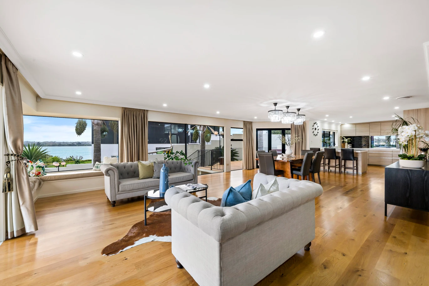 Overseas Vendor Must sell, 720m2 Sea views 5 beds 5 baths house with triple garage and A self-contained guest wing, car room, music room, office, swimming pool, the full-sized tennis court. A sauna, private gym, and children’s playground, direct beach access from the backyard for sunrise kayaking, moments from Half Moon Bay’s shops, 38 Venus Place, Half Moon Bay, Auckland