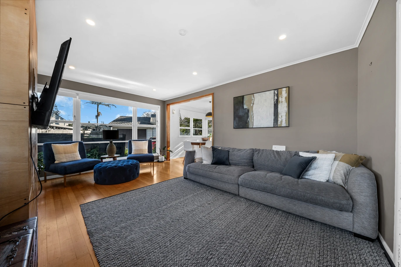 Vendors downsizing, Move-in ready, 3 beds 1 bath house with sleepout, Sunny outdoor entertaining area, Handy to Pakuranga Plaza, local schools, parks and transport, 1/20 Osprey Street Pakuranga,, Auckland