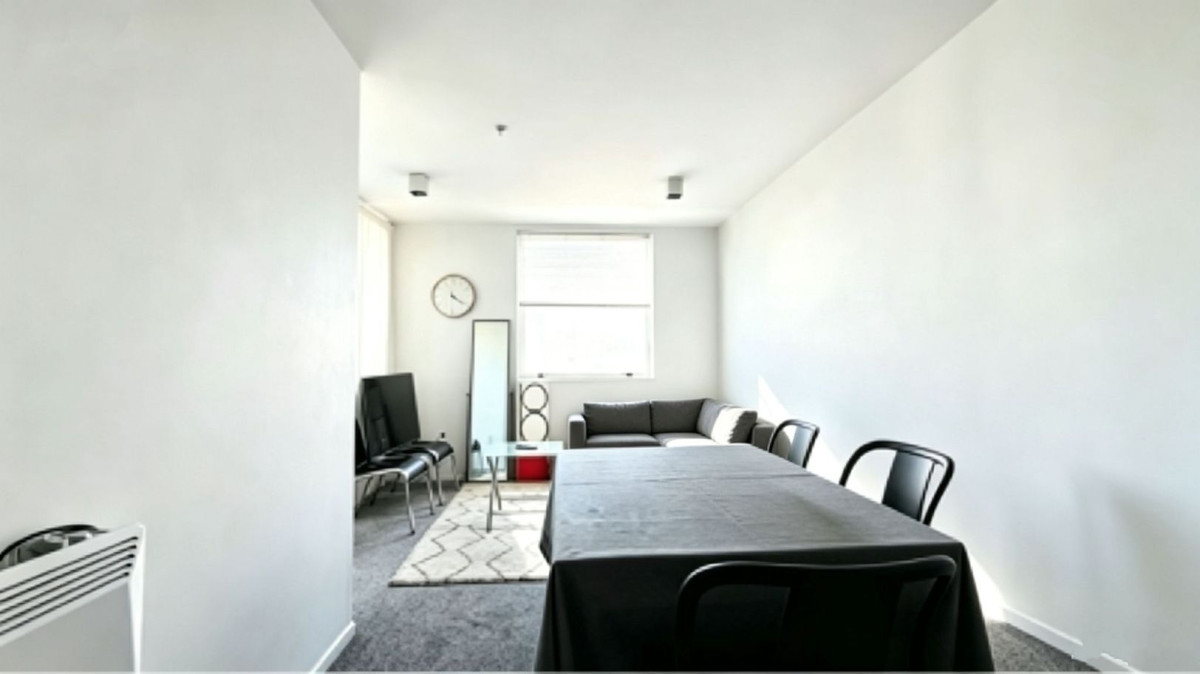 Auckland Girls Grammar school zone, 40m2 Leasehold 1 bed 1 bath apartment, Ground Rent: $8,056.80/annum, Operating Expenses: $5,476.36/annum, Auckland Council Rates: $1,381.24/annum, Rental Income: $400/week, Net Annual Income: $5,887/annum, 9G/15 City Road, Auckland Central, Auckland