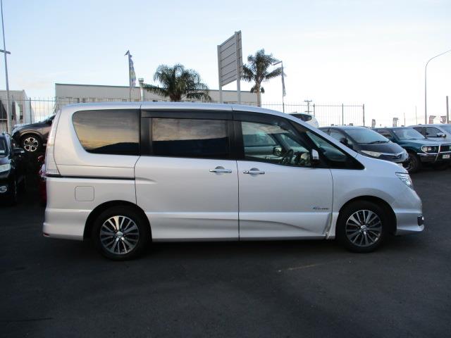 2015 Nissan Serena Van Automatic, Silver, 8 seats, New Import, Petrol, 1,990 cc, 65,164 km
