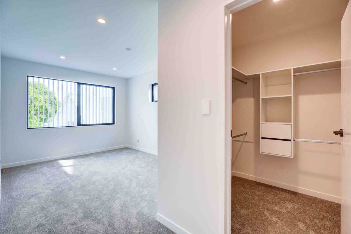 Master Builder 10-Year Guarantee, Double Westlake school zone, 174m2 Brandnew standalone 4 beds + flexi room 3 baths home with garage, Flexi room and 1 bath ground floor, close to schools, shopping centre, beach, motorway access, 4/7 Alma Road, Milford, Auckland
