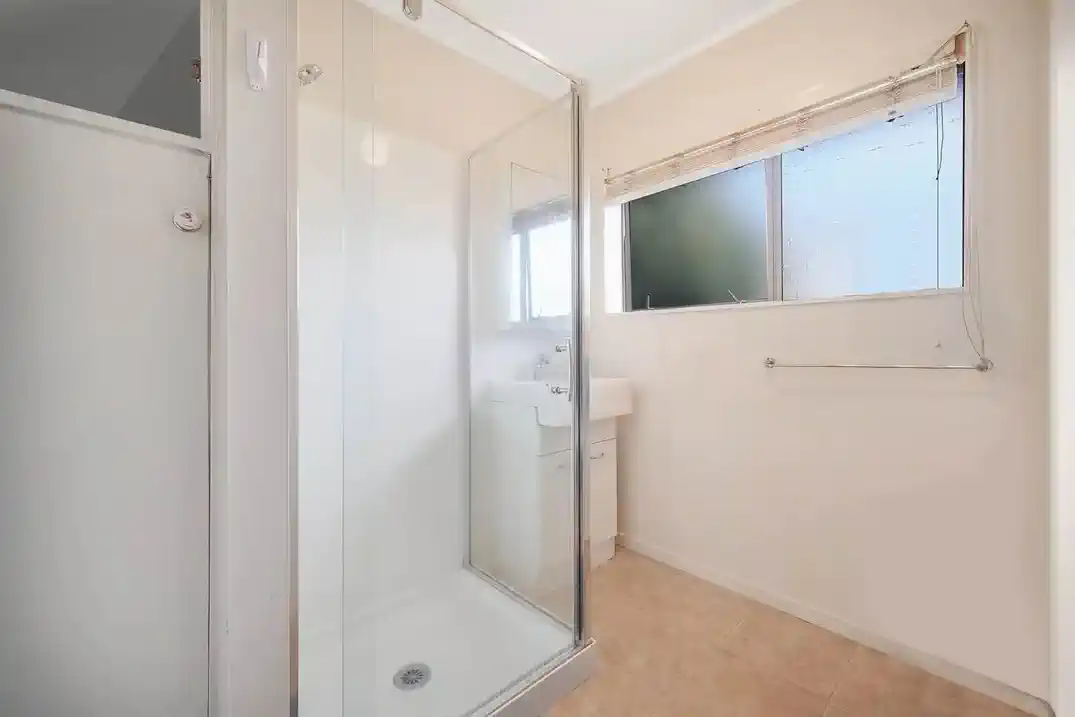For rent, 3 beds 1 bath townhouse with car park, Available now, 2/31 Bowater Place, Manurewa, Auckland