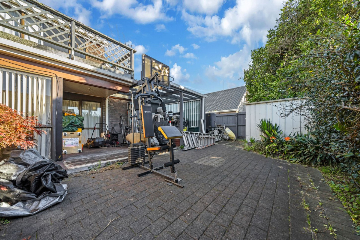 Brick and weatherboard 3 beds 2.5 baths house with double garage, within walking distance to the cinema, cafés, shops, restaurants, and other everyday amenities, 112 Edinburgh Street, Pukekohe, Auckland