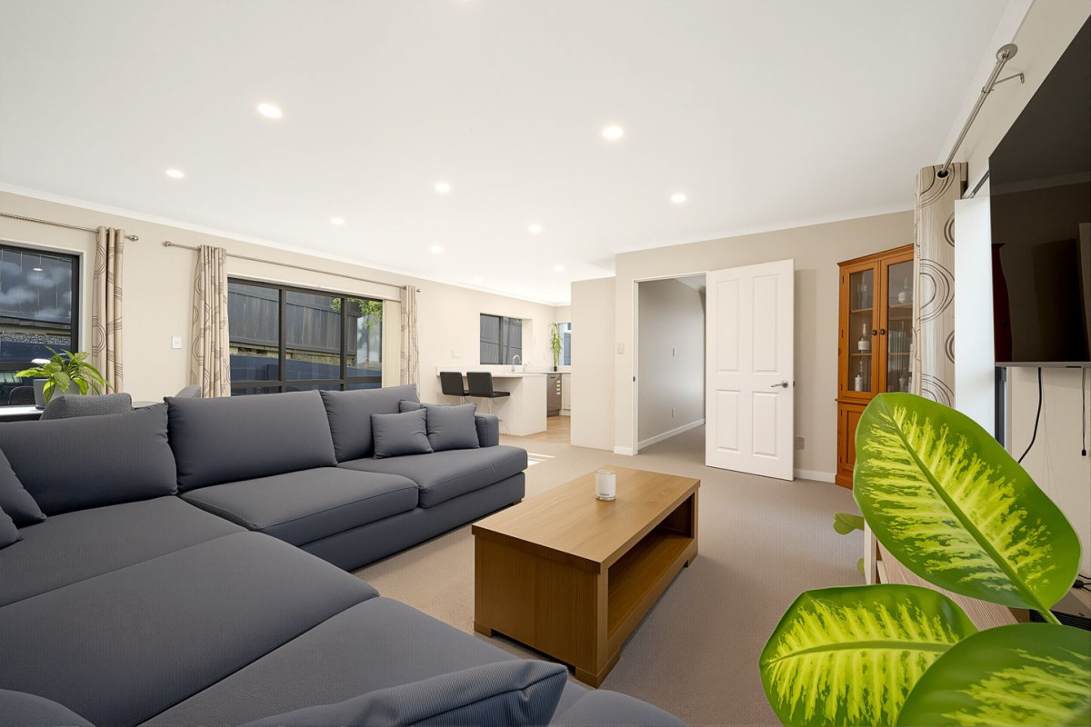 Owners Relocating, 163m2 3 beds 2.5 baths house with double garage on 364m2 section, close to local schools, shops, and public transport, with Sturges Road Train Station just a short distance away, plus easy access to the amenities of Henderson and Lincoln Road, 4B Virginia Street, Henderson, Auckland