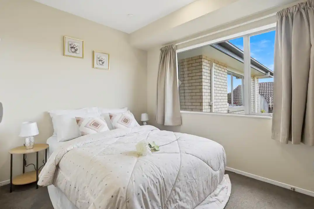 Move-in ready, Brick and tile 4 beds 2 baths house with double garage on 468m2 section, close to schools, Local shops and amenities, motorway access, 0.8 km to Aorere College, 2 Capital Place, Papatoetoe, Auckland