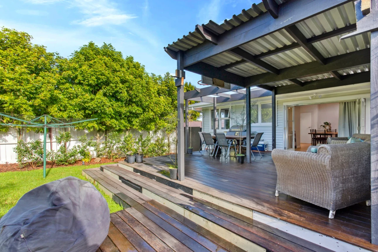 Must sell, 4 beds 1 bath house on 890m2 section, Concept plans are already available, Enjoy effortless access to WestCity, local amenities, and transport links. The vendors are highly motivated and ready to meet the market. ALL CONJUNCTIONALS WELCOME, 15 Kingdale Road, Henderson, Auckland