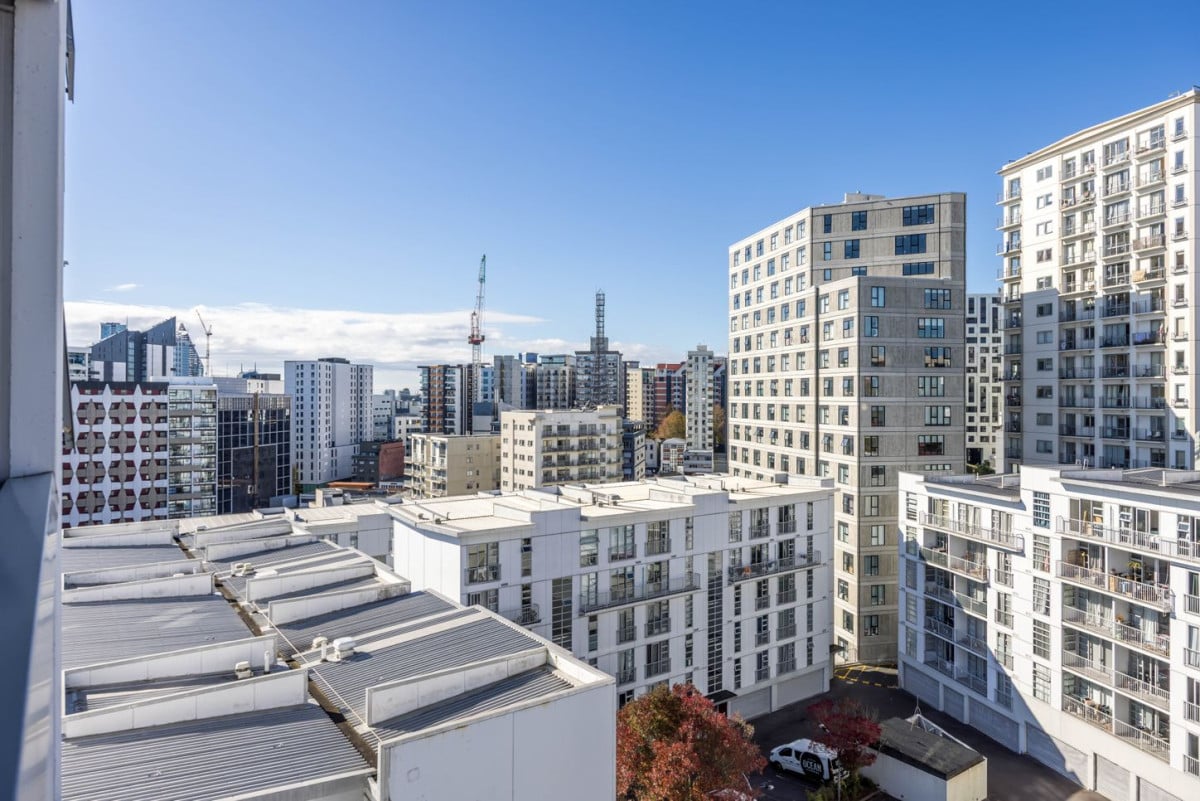 Overseas Owner wants it go, Auckland Girls Grammar school zone, 40m2 Leasehold 1 bed 1 bath apartment, Instant rental income; the tenant wants to stay on, asking Asking Price $79,000, Make an offer, 9C/15 City Road, Auckland Central, Auckland