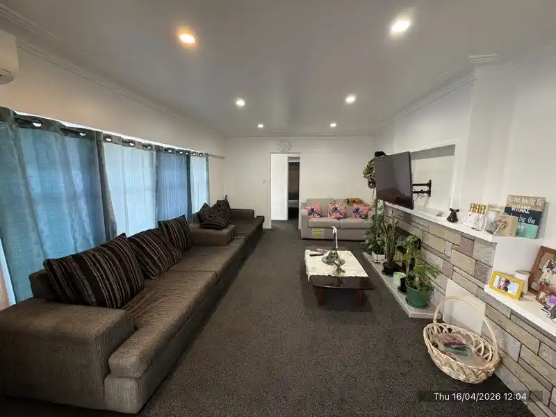 For rent, 4 beds 2 baths house with double garage, Available from 6th, June, 19 Fraser Road, Papatoetoe, Auckland
