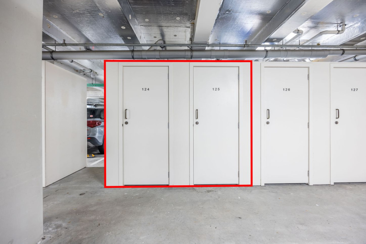 Auckland Girls Grammar school zone, 92m2 Freehold 2 beds 2 baths apartment, 1 secure car park and 2 storage lockers, Residents also benefit from building facilities including a swimming pool and sauna, 1017/41 Beach Road, Auckland Central, Auckland