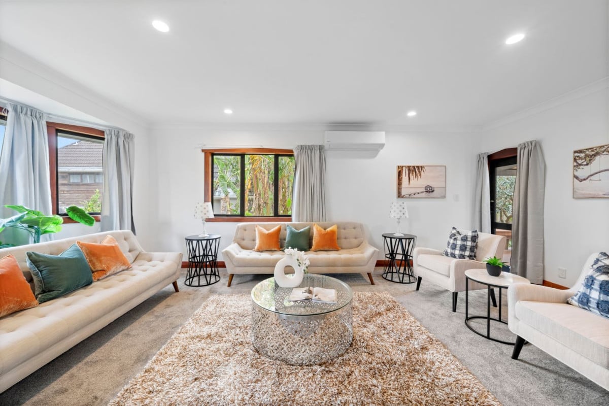 VENDOR NEEDS TO CASH OUT, 180m2 5 beds 2.5 baths house with 3 car parks on 450m2 section, Large decking area, Garden shed for extra storage, close to shops, supermarket, schools, easy motorway access, 80B Wallace Road, Papatoetoe, Auckland