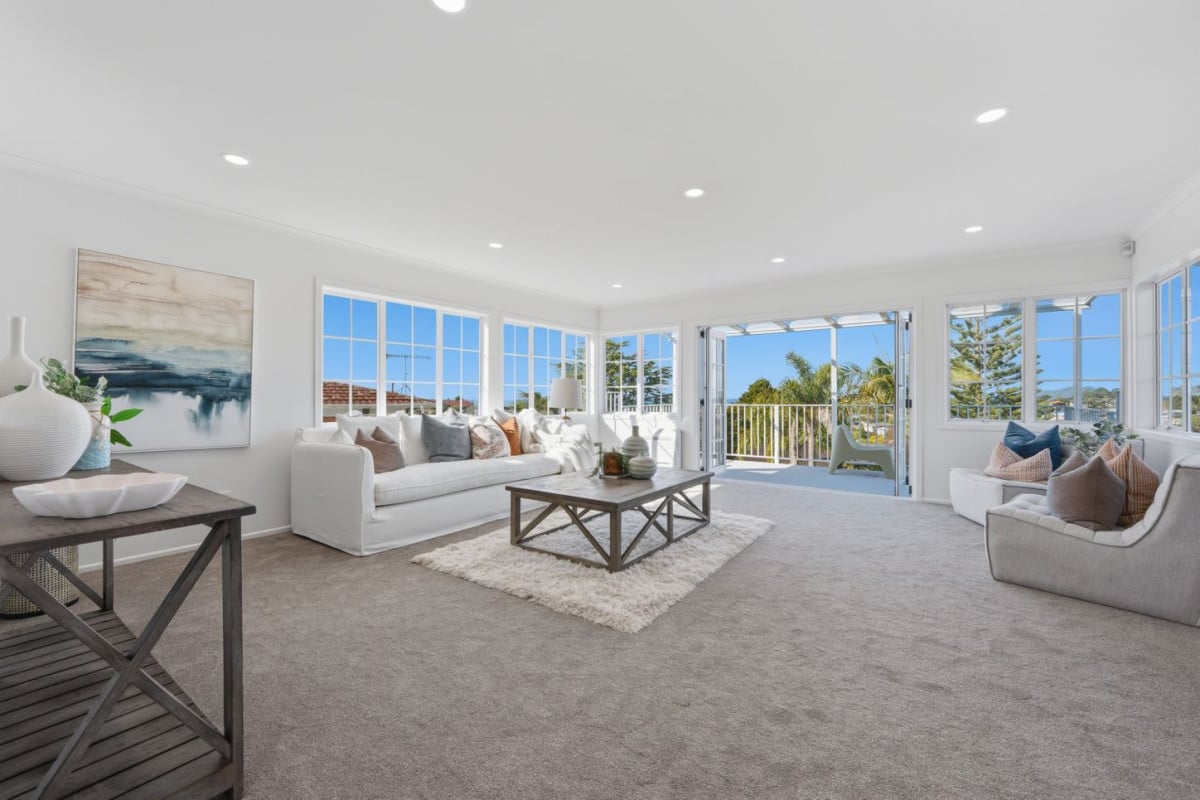 Must sell, Rangitoto College zone, 865 m2 with Sea views, 190m2 4 beds 2.5 baths house with double garage, Located within walking distance to Mairangi Bay village and beach, and zoned for Rangitoto College, Mairangi Bay School and Murrays Bay Intermediate, 355 East Coast Road, Mairangi Bay, Auckland