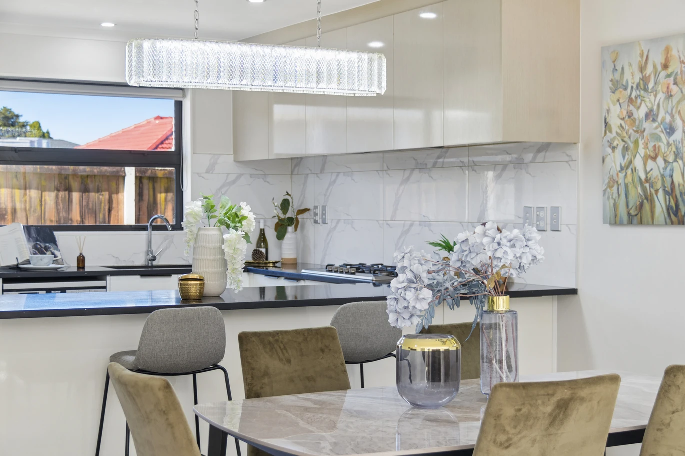 Standalone 4 beds 2.5 baths home with garage, close to schools, shopping centres, parks, easy motorway access, 52B Kimpton Road Papatoetoe, Auckland