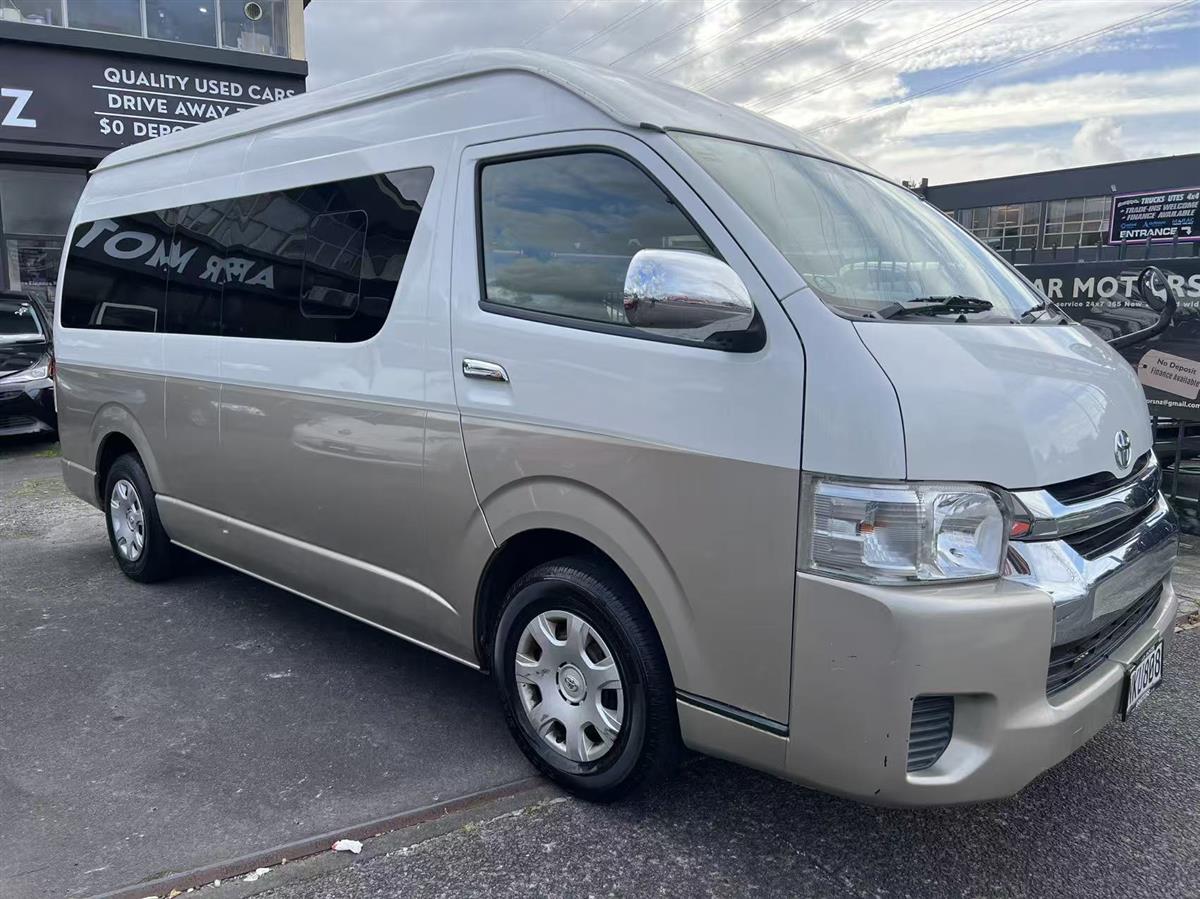 2017 Toyota Hiace Van Automatic, 10 seats, Minibus, Petrol, 2,690 cc, 149,093 km