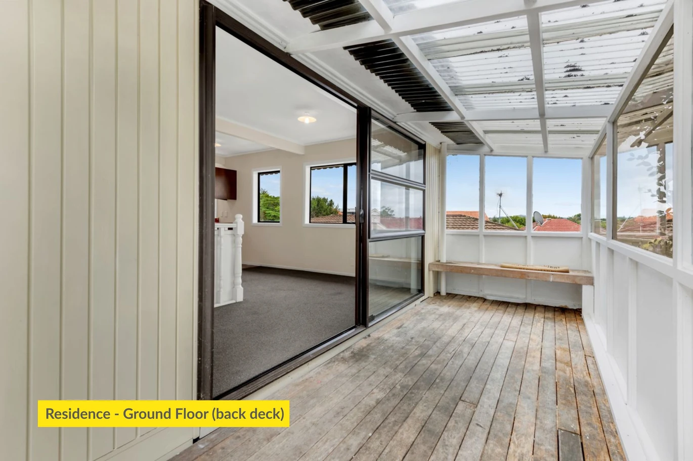 Freehold 754m2 in a Use / Commercial Zone, 300m2 floor area, 4 beds 1 bath house, A high-visibility storefront or office area (2 offices, lounge, kitchenette, toilet), 1 garage space, 2 carport spaces and 5 off street parks, minutes away from major transport links, shopping hubs, and local amenities, 118 Pakuranga Road, Pakuranga, Auckland