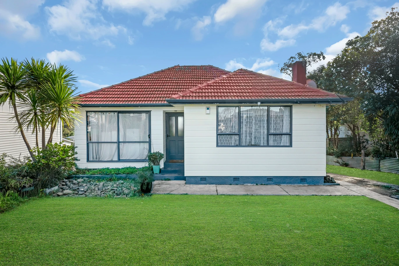$1 RESERVE., 1012m2 section, Must sell, 3 beds 1 bath house, The vendors are not testing the market. They are selling. When Auction day comes, this property WILL change hands, 109 Rosier Road Glen Eden, Auckland