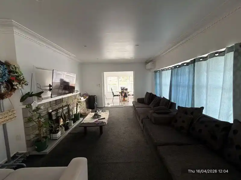 For rent, 4 beds 2 baths house with double garage, Available from 6th, June, 19 Fraser Road, Papatoetoe, Auckland
