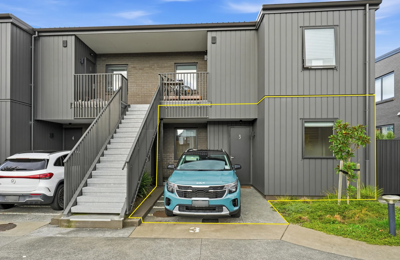 Built by Jalcon Homes, 2 beds 1 bath 1 car park apartment, Positioned on the ground level with its own private courtyard, just a short stroll to the heart of Kumeu, with easy access to Westgate Shopping Centre, SH16 motorway links, zoned for Huapai District School, St Paul’s School, and Massey High School, 3/38 Jane Maree Road Kumeu, Auckland