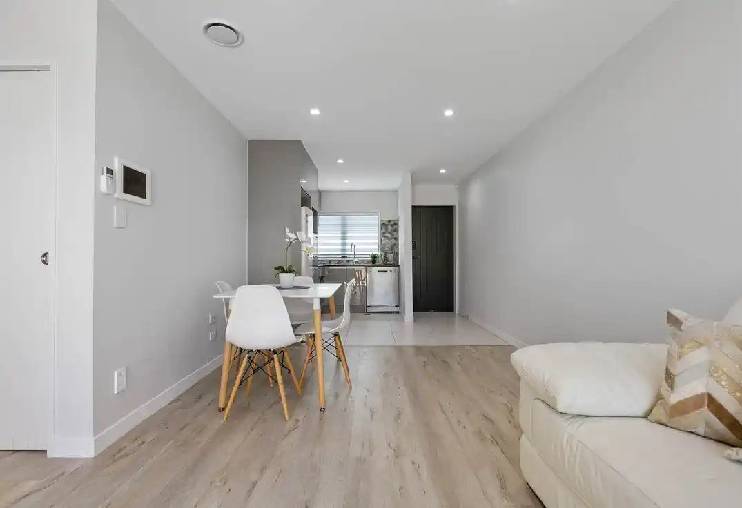 For rent, Brandnew 3 beds 2.5 baths townhouse with garage, Available on 10th June, 11 Shahkot Way, Papatoetoe, Auckland