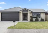 For rent, 3 beds 2.5 baths house with double garage, Available from: Sunday, May 24, 5 O Ruamano Crescent, Pukekohe, Auckland