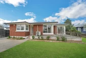 144m2 Renovated, Brick and tile 4 beds 2 baths house with garage on 614m2 section, move-in ready, close to schools, parks, shops supermarkets, 5 Wordsworth Road Manurewa, Auckland