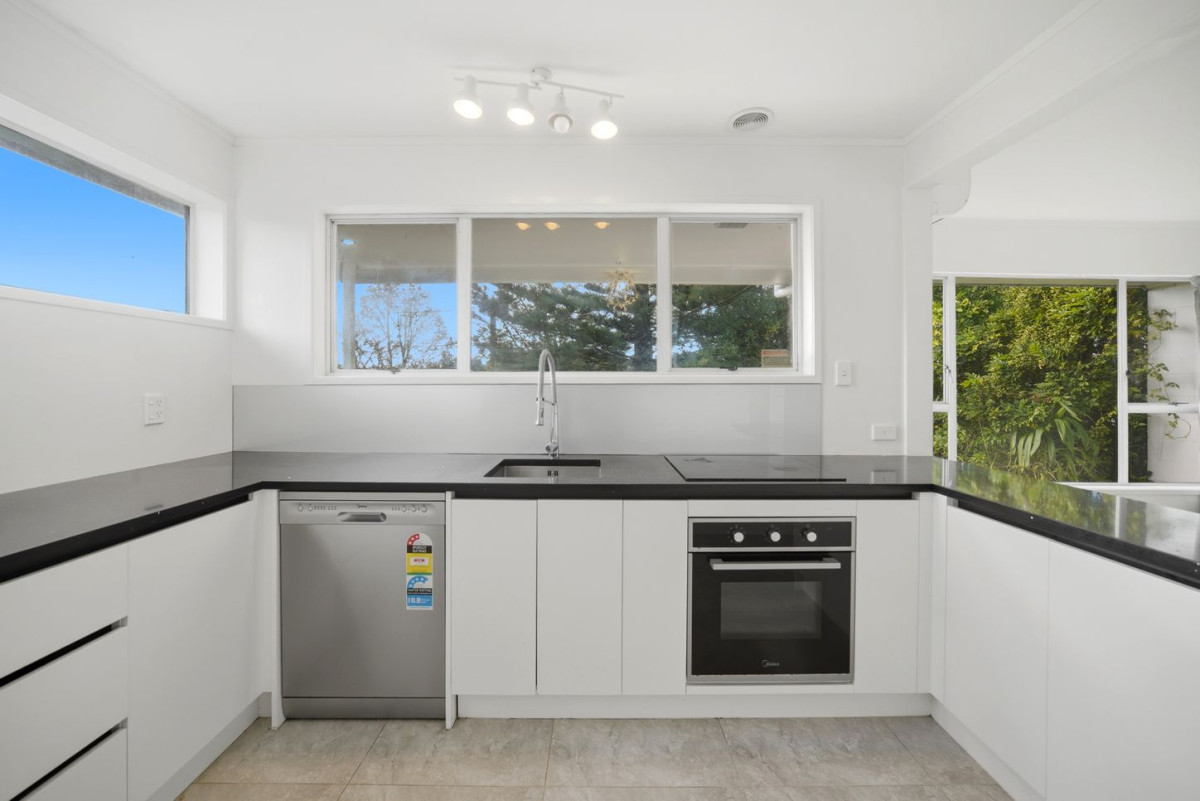 Renovated 3 beds 1 bath home with garage, just a short walk to highly sought-after Kaurilands Primary and Glen Eden Intermediate, while also being close to parks, cafés, Titirangi Village, and local amenities, 3/70 Kaurilands Road, Titirangi, Auckland