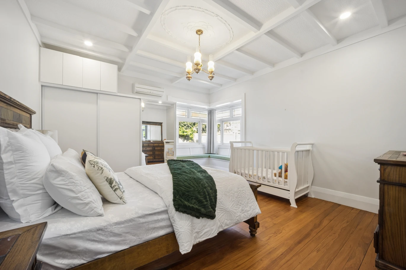 Move–in ready, Renovated 3 beds 1.5 bath house on 468m2 section, Royal Oak shopping centre and Three Kings Woolworths are close by. Iconic Monte Cecilia Park and One Tree Hill are nearby, easy motorway access, 1A Vagus Place, Royal Oak, Auckland