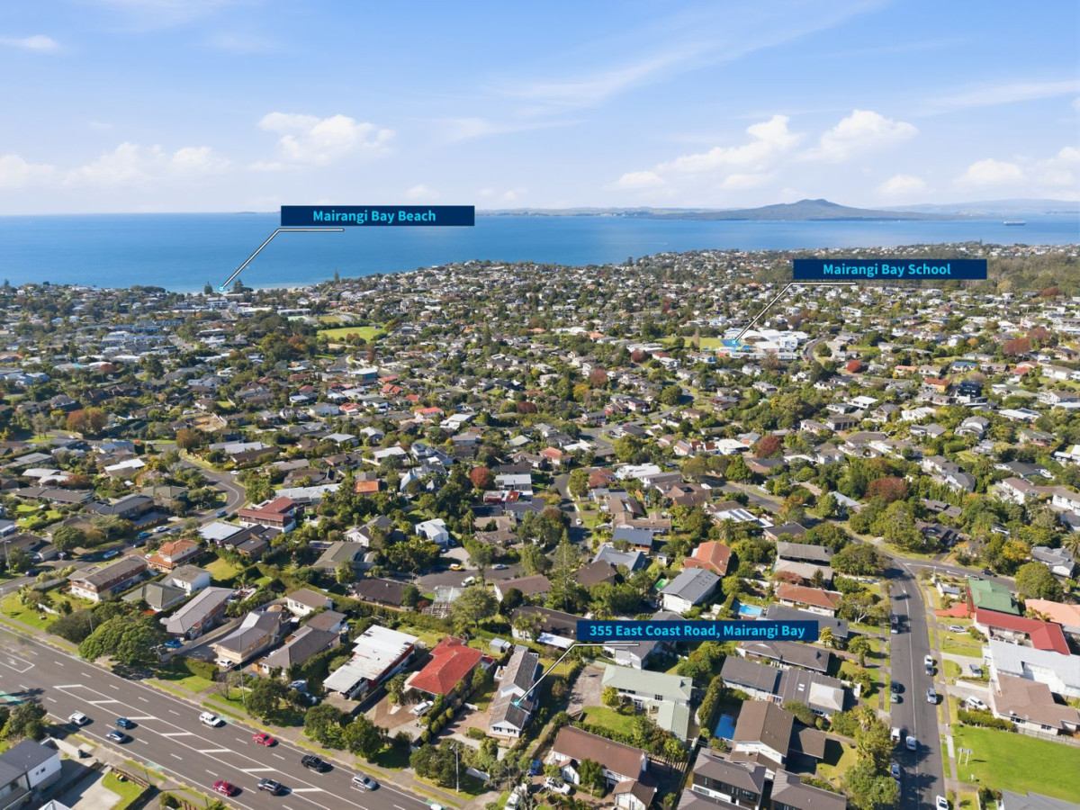 Must sell, Rangitoto College zone, 865 m2 with Sea views, 190m2 4 beds 2.5 baths house with double garage, Located within walking distance to Mairangi Bay village and beach, and zoned for Rangitoto College, Mairangi Bay School and Murrays Bay Intermediate, 355 East Coast Road, Mairangi Bay, Auckland