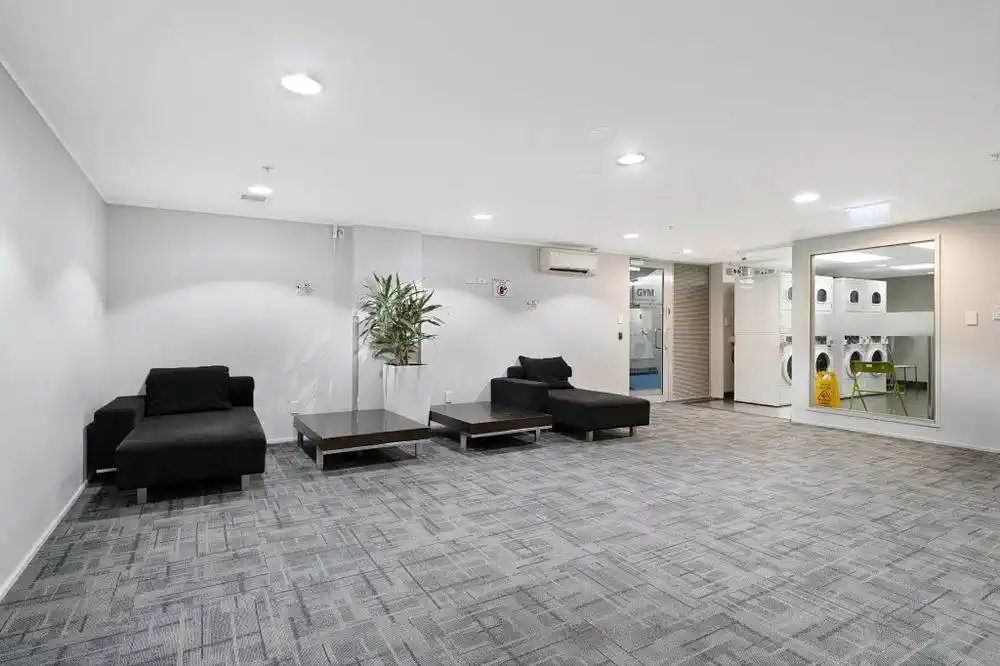 Auckland Girls’ Grammar School zone, Freehold 2 beds 1 bath apartment with car park, 0.9 km to Auckland Girls’ Grammar School, 826/72 Nelson Street, City Centre, Auckland