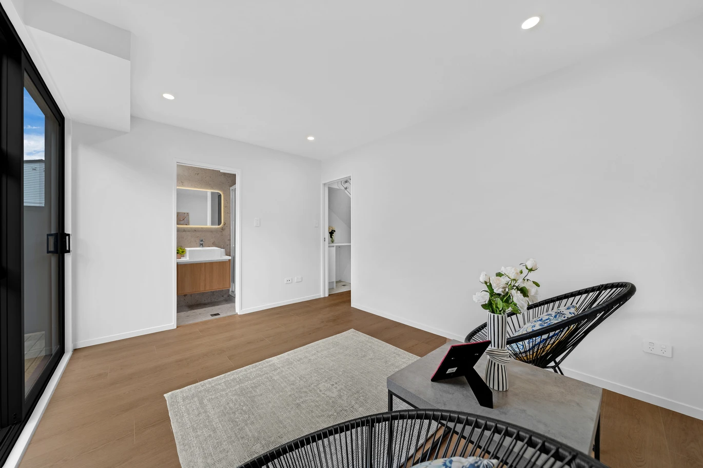 Brandnew 3 beds 3.5 baths home with garage, a ground floor spacious rumpus with bathroom, ready to serve as a fourth bedroom, minutes from Pakuranga Plaza, cafes, and restaurants, 9/20 Ayr Road Pakuranga, Auckland