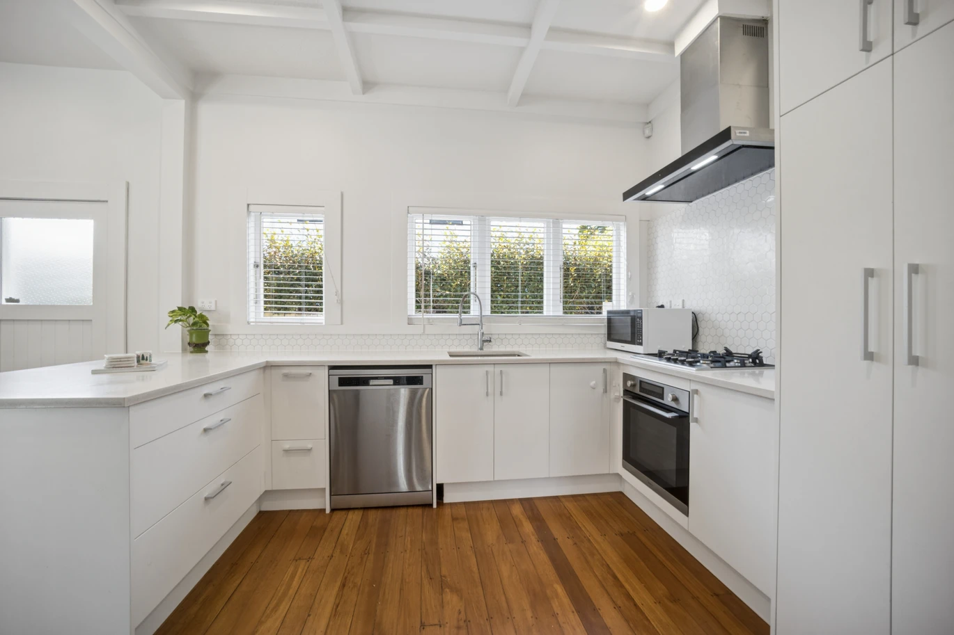 Move–in ready, Renovated 3 beds 1.5 bath house on 468m2 section, Royal Oak shopping centre and Three Kings Woolworths are close by. Iconic Monte Cecilia Park and One Tree Hill are nearby, easy motorway access, 1A Vagus Place, Royal Oak, Auckland