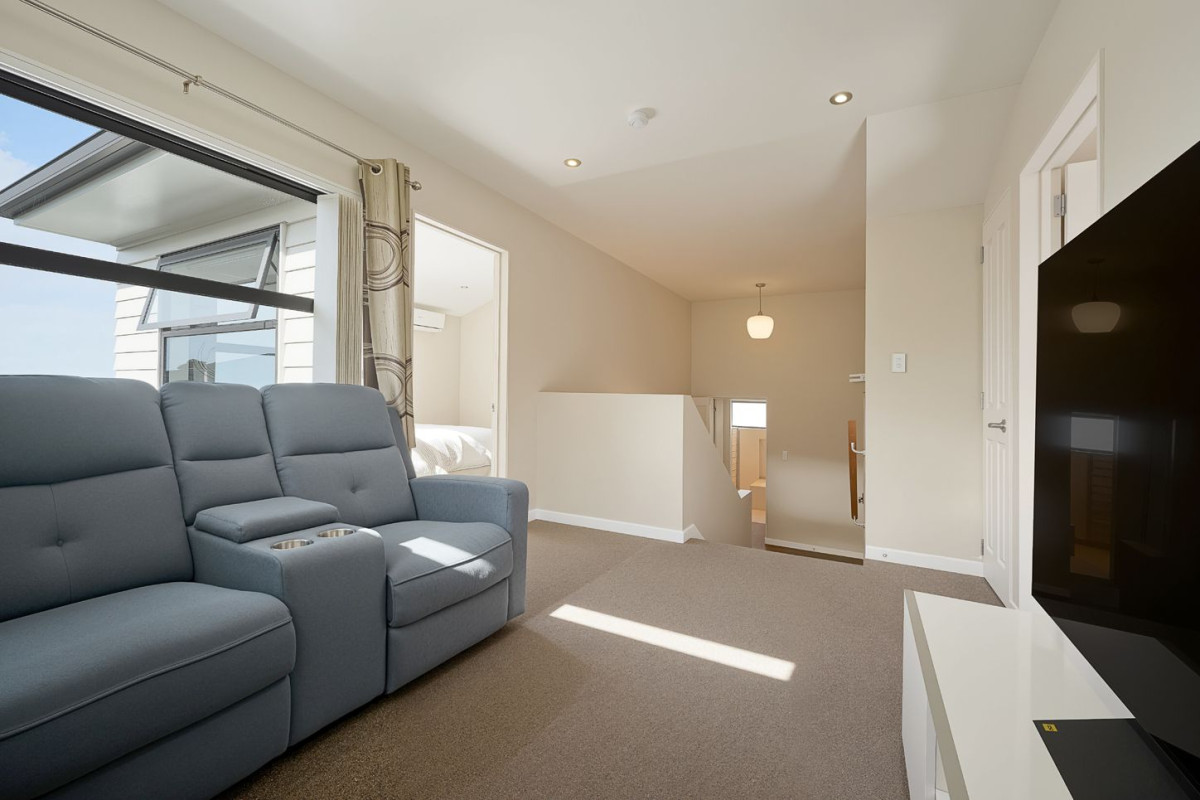 Owners Relocating, 163m2 3 beds 2.5 baths house with double garage on 364m2 section, close to local schools, shops, and public transport, with Sturges Road Train Station just a short distance away, plus easy access to the amenities of Henderson and Lincoln Road, 4B Virginia Street, Henderson, Auckland