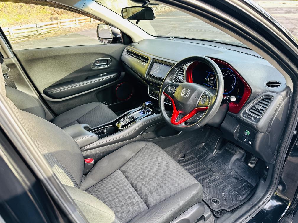 2015 Honda Vezel SPORTS !! HIGH SPEC !! RV/SUV Tiptronic, 5 seats, New Import, Hybrid, 1,500 cc, 37,980 km
