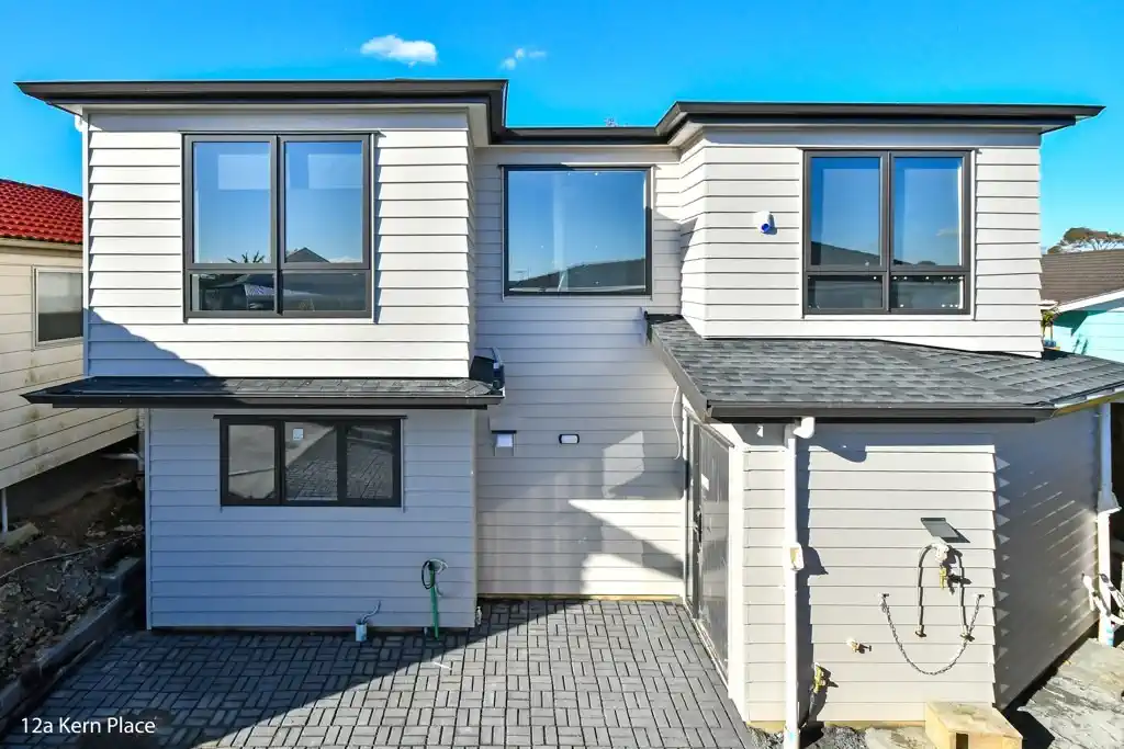 For rent, 5 beds 3 baths house, several parking available, Available from 11th June, 12a Kern Place, Manurewa, Auckland