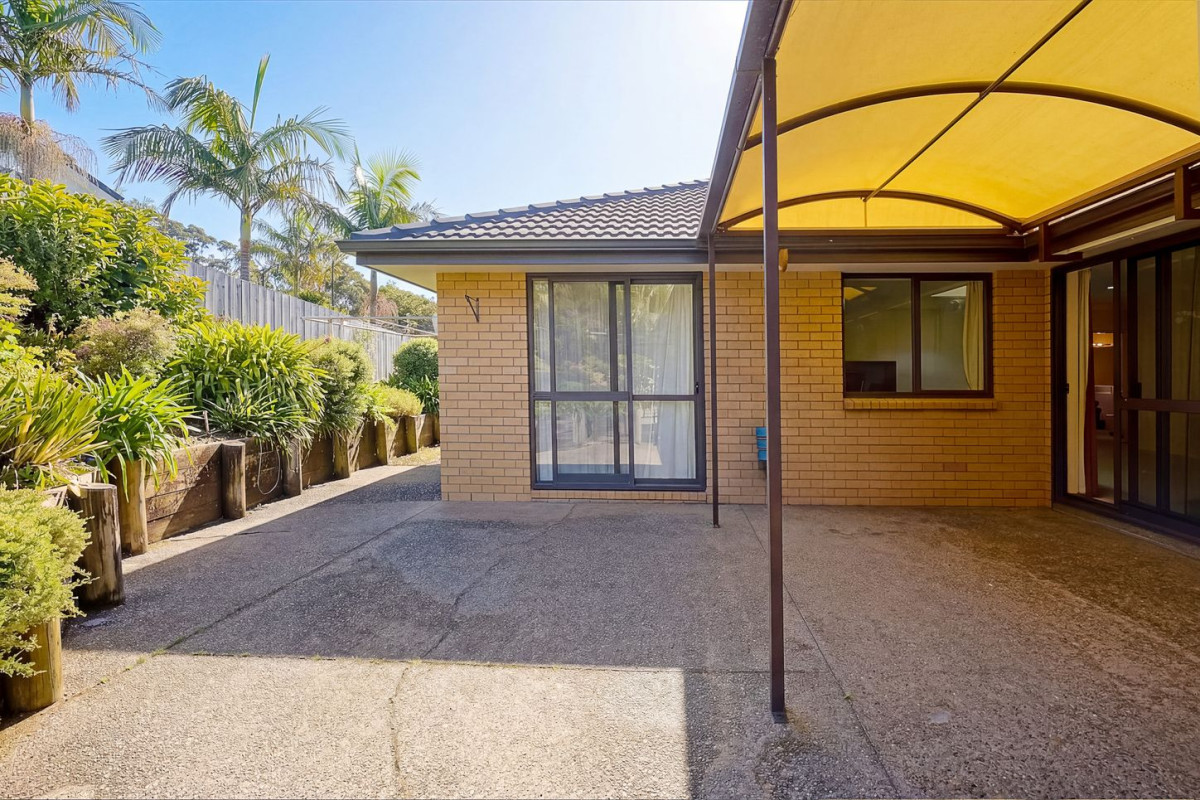 Must sell, Overseas Vendor , once in 6 years, 191m2 Brick and tile 4 beds 2 baths house with double garage on 583m2 section, close to school, parks, shopping centres and all essential amenities, 42 San Marino Drive West, Henderson, Auckland