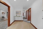 VENDOR NEEDS TO CASH OUT, 180m2 5 beds 2.5 baths house with 3 car parks on 450m2 section, Large decking area, Garden shed for extra storage, close to shops, supermarket, schools, easy motorway access, 80B Wallace Road, Papatoetoe, Auckland