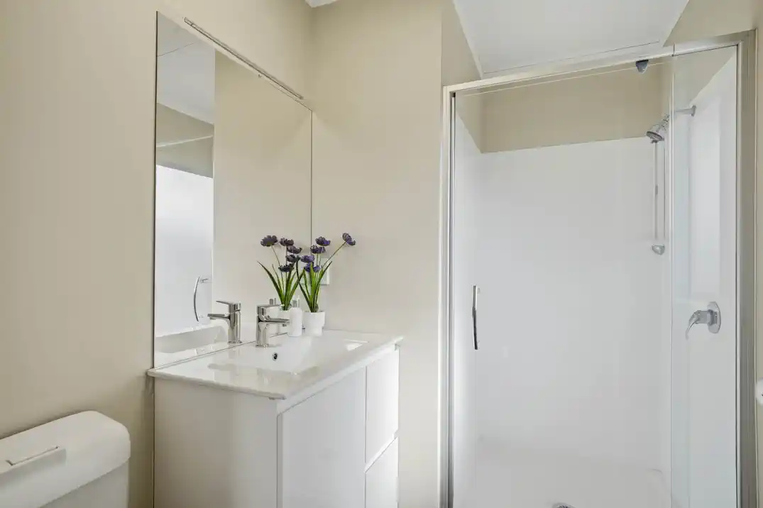 Move-in ready, Brick and tile 4 beds 2 baths house with double garage on 468m2 section, close to schools, Local shops and amenities, motorway access, 0.8 km to Aorere College, 2 Capital Place, Papatoetoe, Auckland