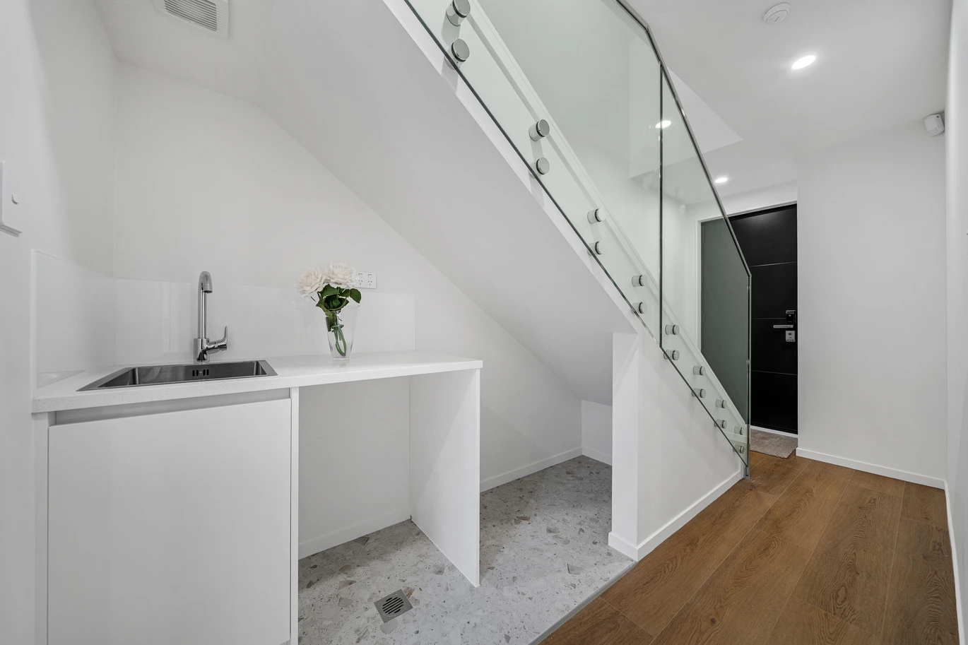 Brandnew 3 beds 3.5 baths home with garage, a ground floor spacious rumpus with bathroom, ready to serve as a fourth bedroom, minutes from Pakuranga Plaza, cafes, and restaurants, 9/20 Ayr Road Pakuranga, Auckland