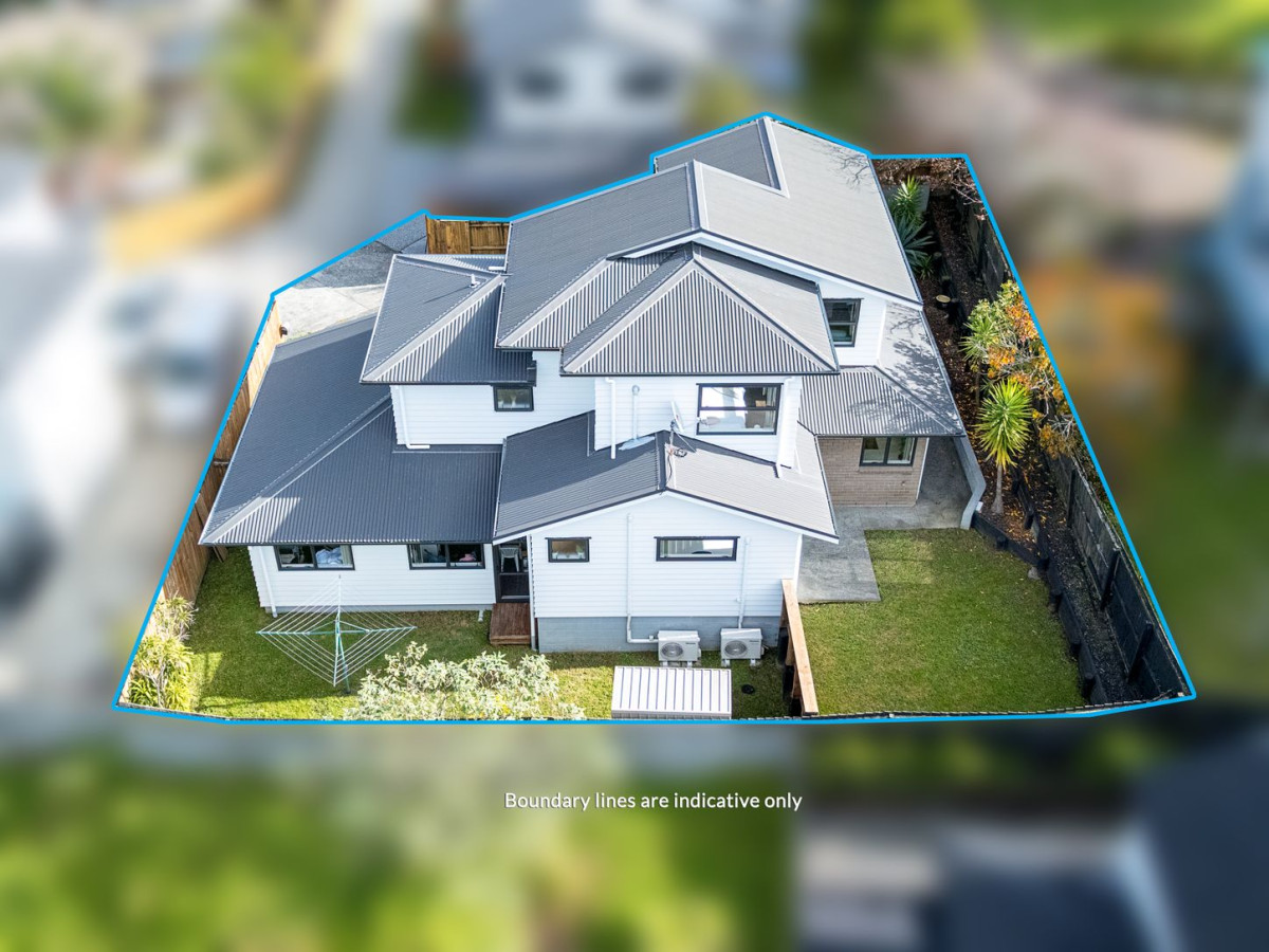 Owners Relocating, 163m2 3 beds 2.5 baths house with double garage on 364m2 section, close to local schools, shops, and public transport, with Sturges Road Train Station just a short distance away, plus easy access to the amenities of Henderson and Lincoln Road, 4B Virginia Street, Henderson, Auckland