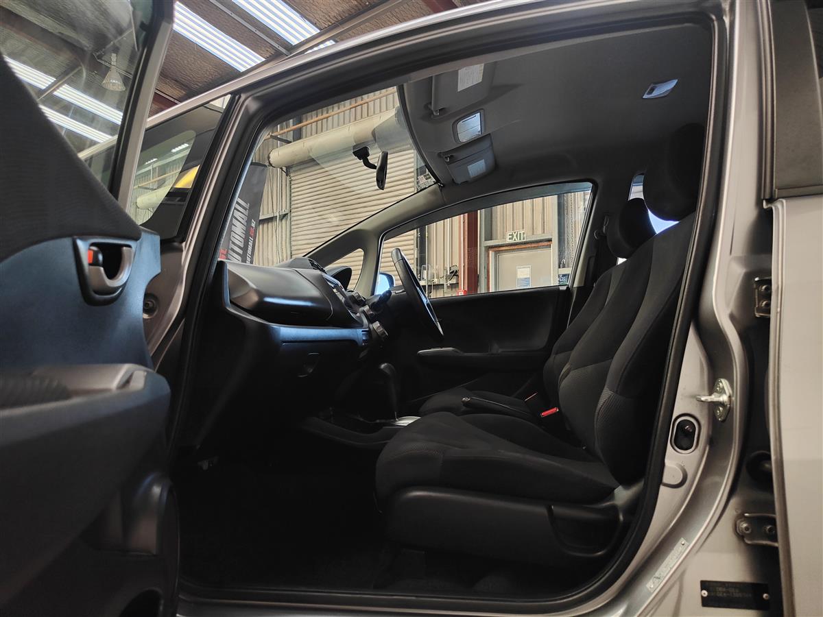 2010 Honda Fit 1.3/NEW WOF & SERVICED/ECO CAR Hatchback Automatic, 5 seats, 2 owners, Petrol, 1,330 cc, 101,436 km