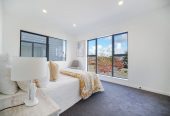 Freehold 5 beds 3.5 baths home with car park, Located close to schools, shops, easy motorway access, 149 Bremner Road, Drury, Auckland