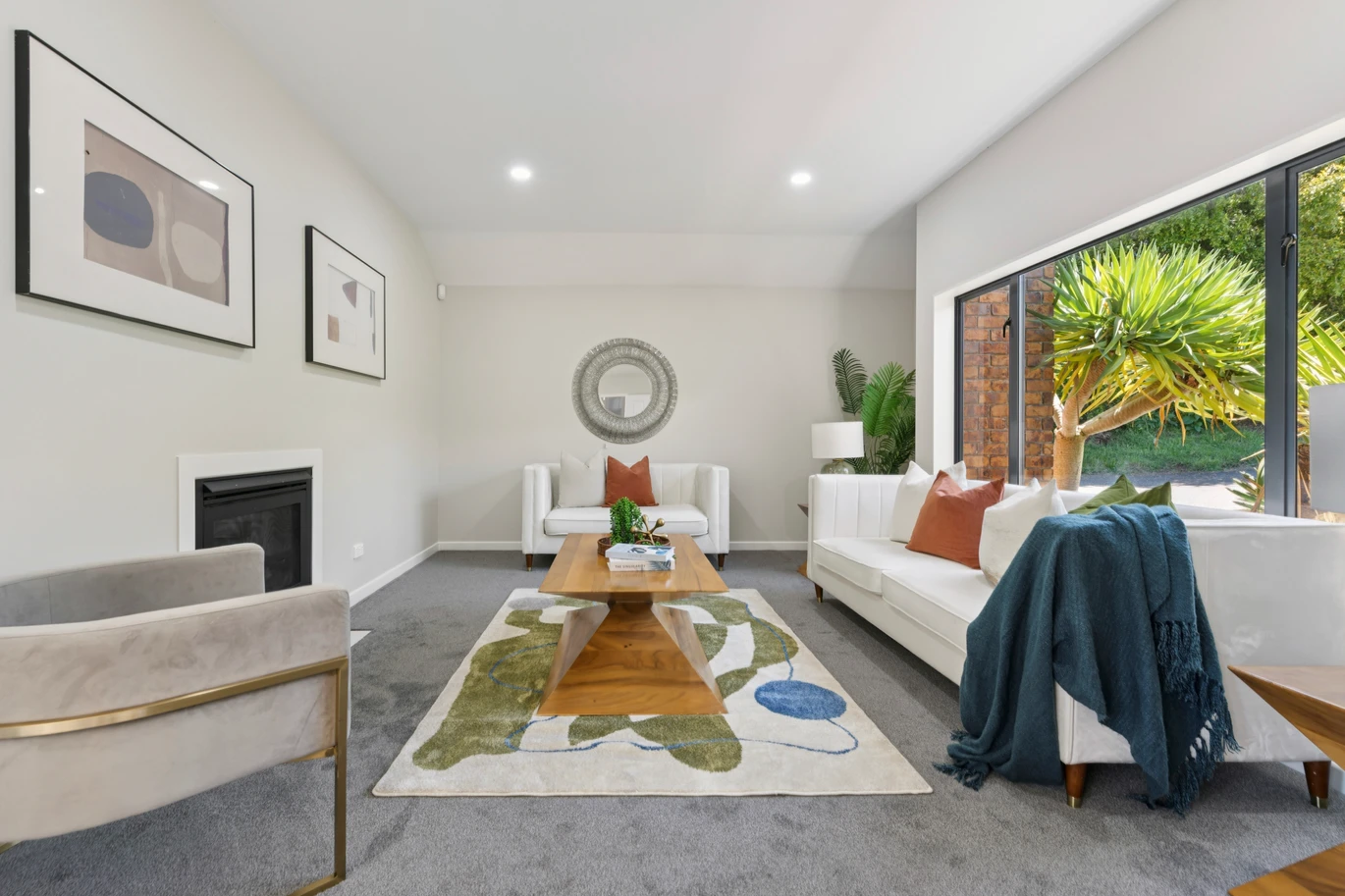 Over 300m2 4 beds 3 baths house with triple garage and a huge standalone workshop on 1.118 ha section, minutes from key transport routes, town amenities, schools, and shopping centres, 38 Lauren Grove Papakura, Auckland